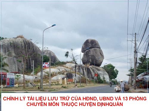 Chỉnh lý tài liệu tại UBND huyện Định Quán